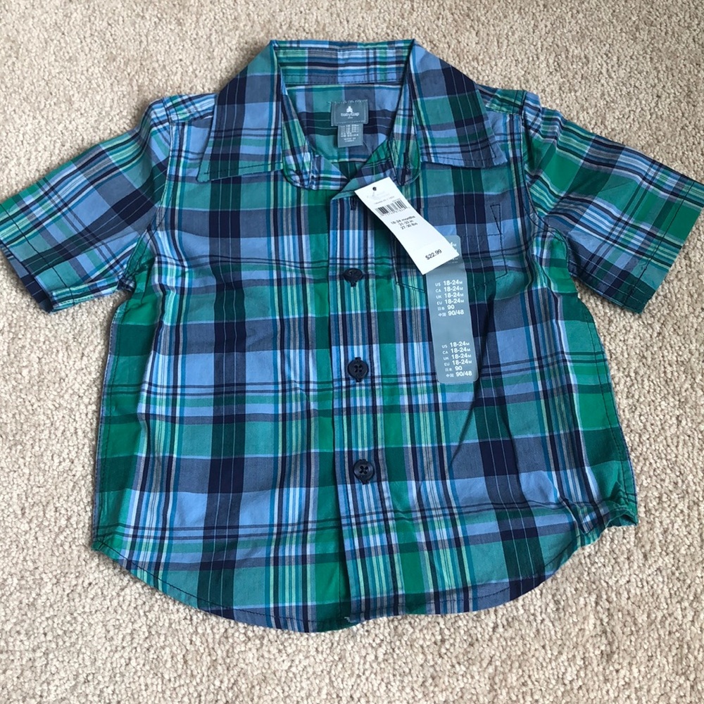 NWT Gap short-sleeve button-down shirt (18-24mos)